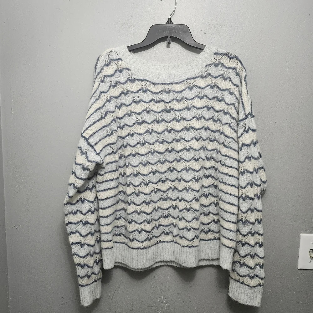 Club Monaco women's lightweight crew neck sweater size XL blue